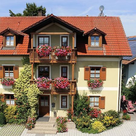 Gaeste-Haus Roesch Wiesent Экстерьер фото