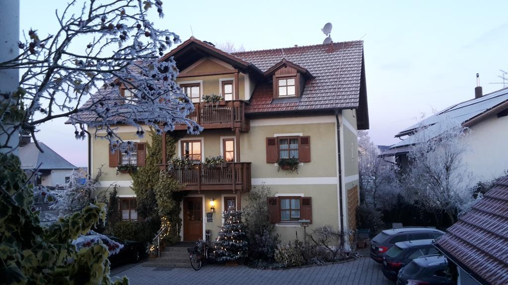 Gaeste-Haus Roesch Wiesent Экстерьер фото
